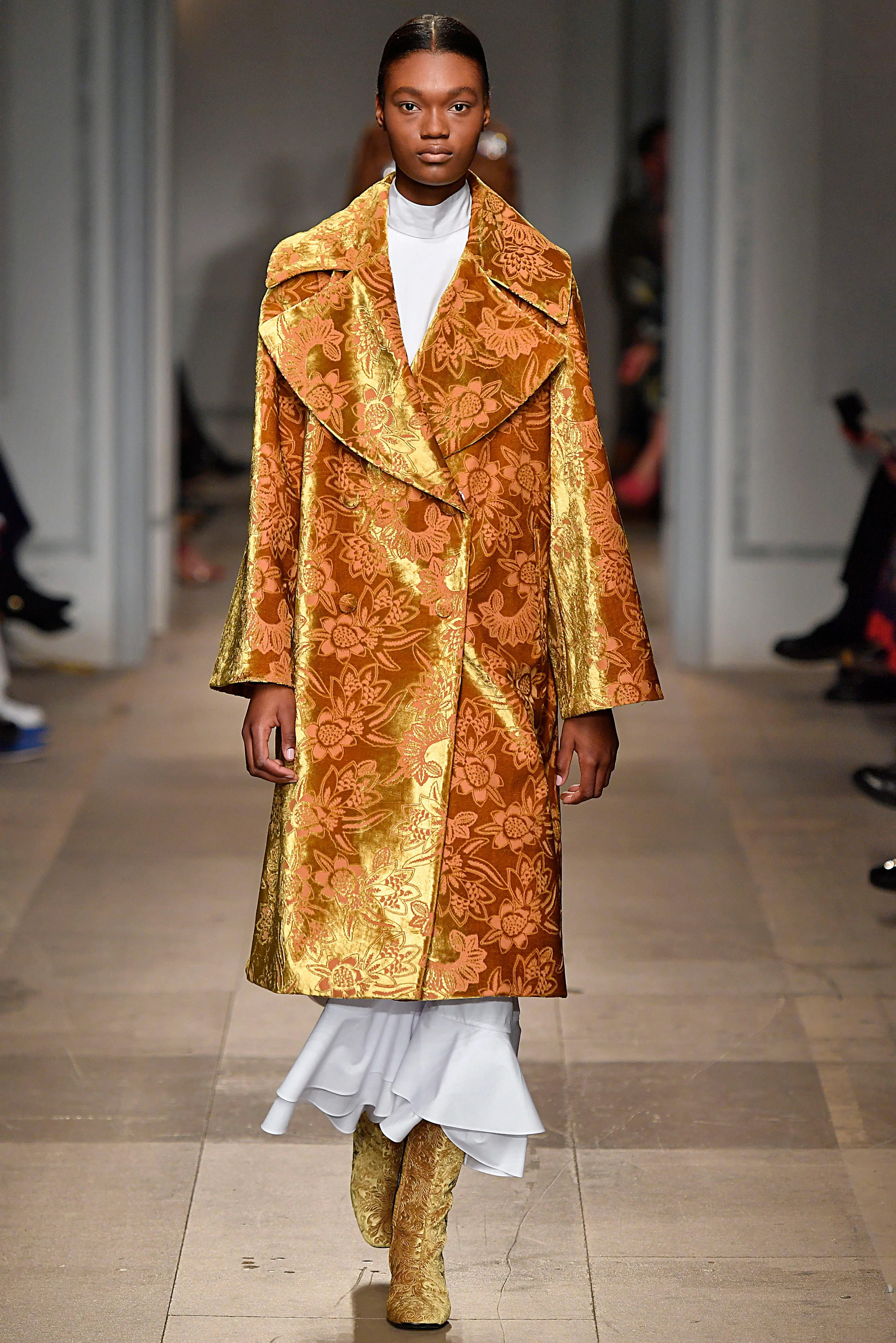 fall 2017 dress trends VERSACE FALL WINTER 2017-18 WOMEN'S COLLECTION