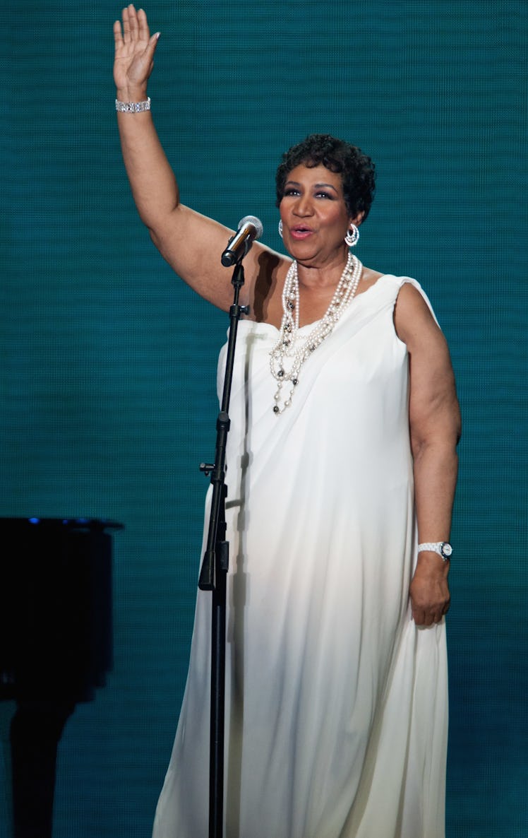 Aretha Franklin in a white dress, white necklace and earrings in 2011
