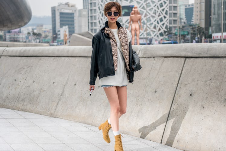 A trend-conscious individual exuding her fashion flair at Seoul Fashion Week.