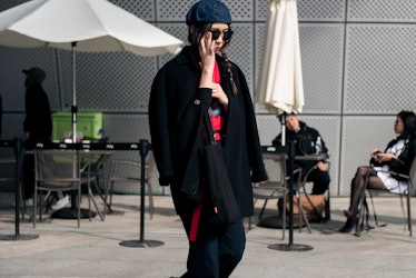 Trendy attendee owning her fashion choices at Seoul Fashion Week.