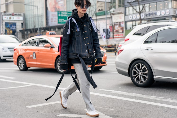 A stylish individual flaunting his outfit on the streets of Seoul.