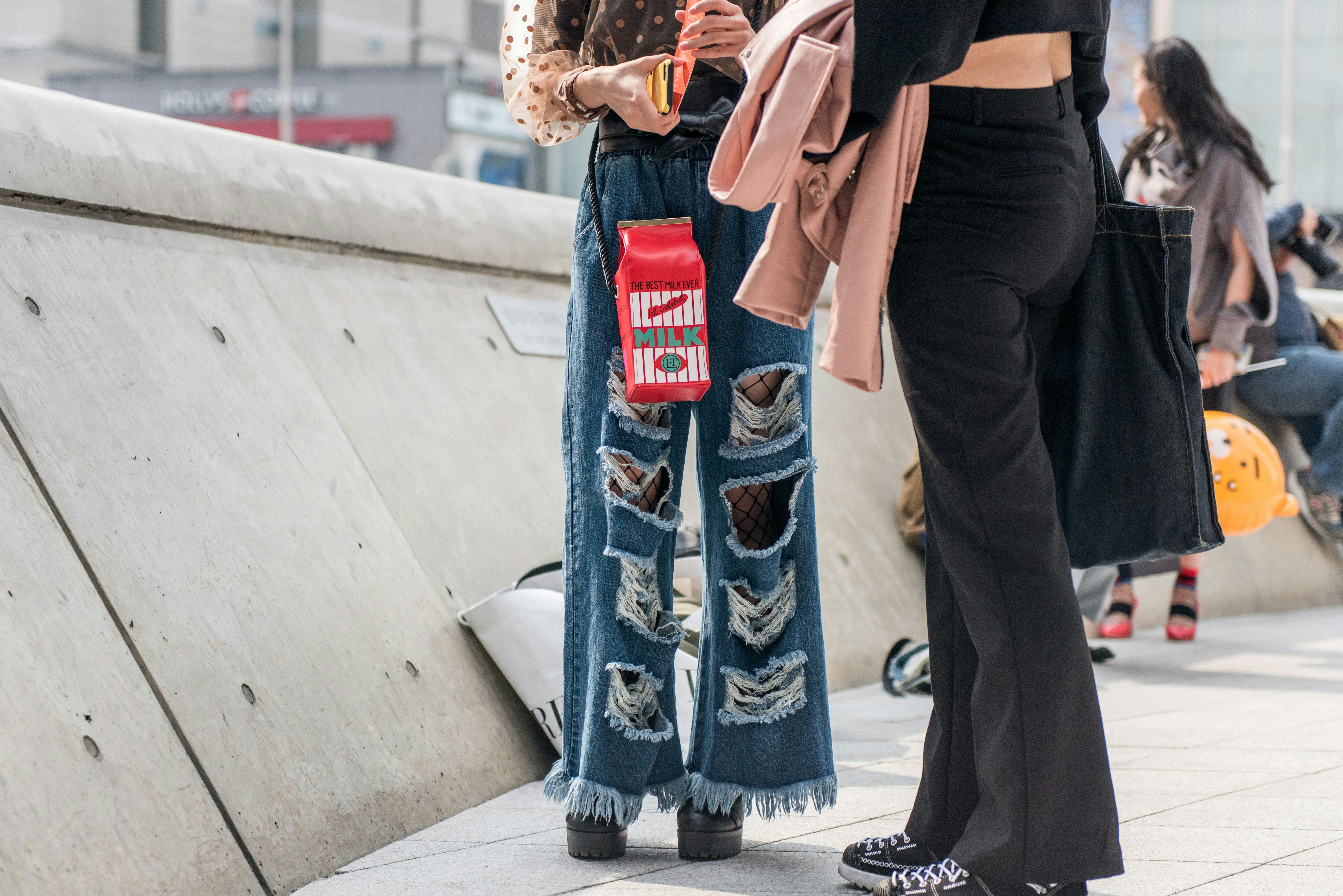 Ripped Jeans and Fishnets Are All You Need to Be a Street Style Star During  Seoul Fashion Week