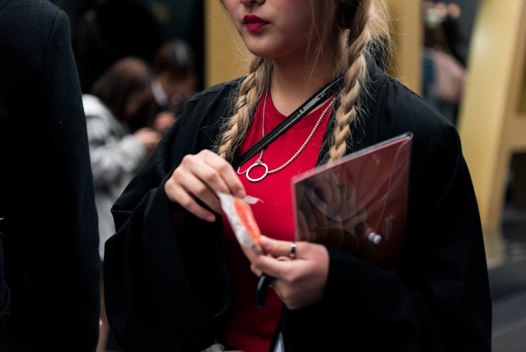 South Korea’s street style star wearing a chain necklace