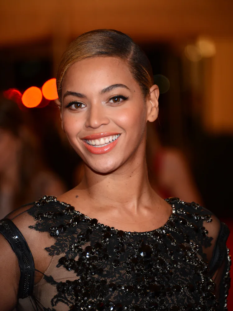 Beyoncé’s Rep Blasts Website That Claimed the Pregnant Star Got Lip ...