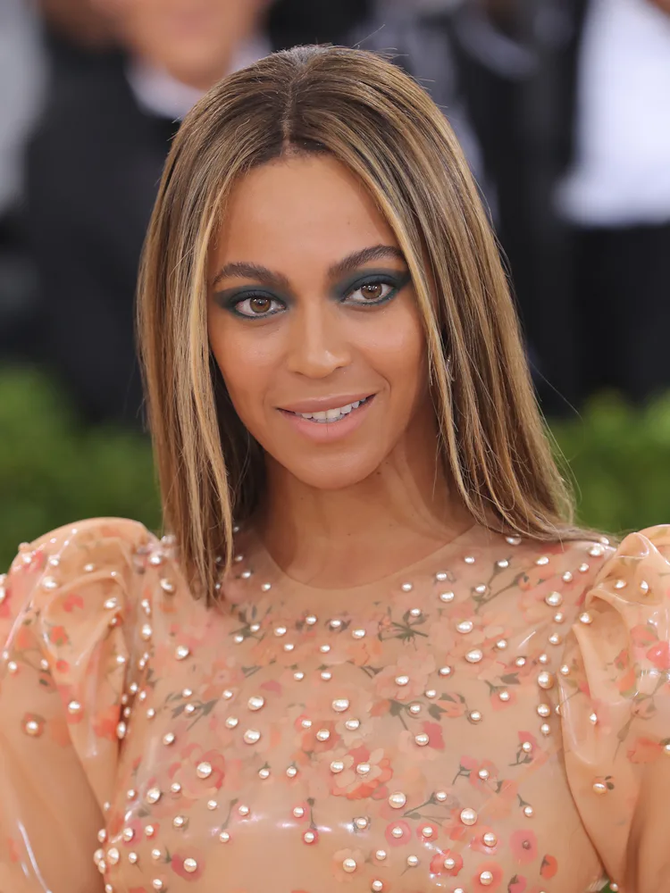 Beyoncé’s Rep Blasts Website That Claimed the Pregnant Star Got Lip ...