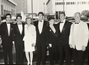  Bobby, Christopher, Eunice, Anthony, Maria, and Sargent Shriver pose for a picture with Arnold Schw...