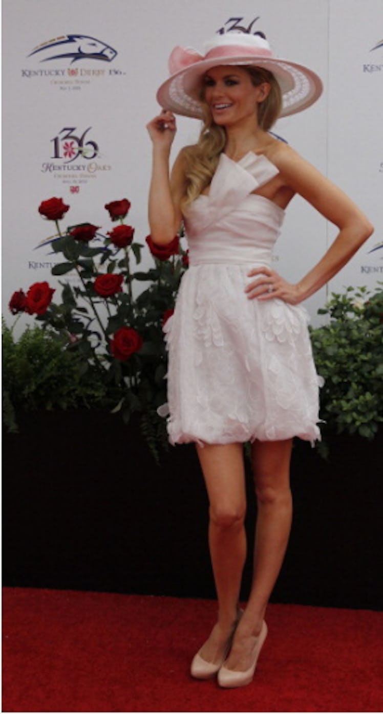 Marissa Miller in a white dress, beige heels and white hat at the Kentucky Derby in 2010.