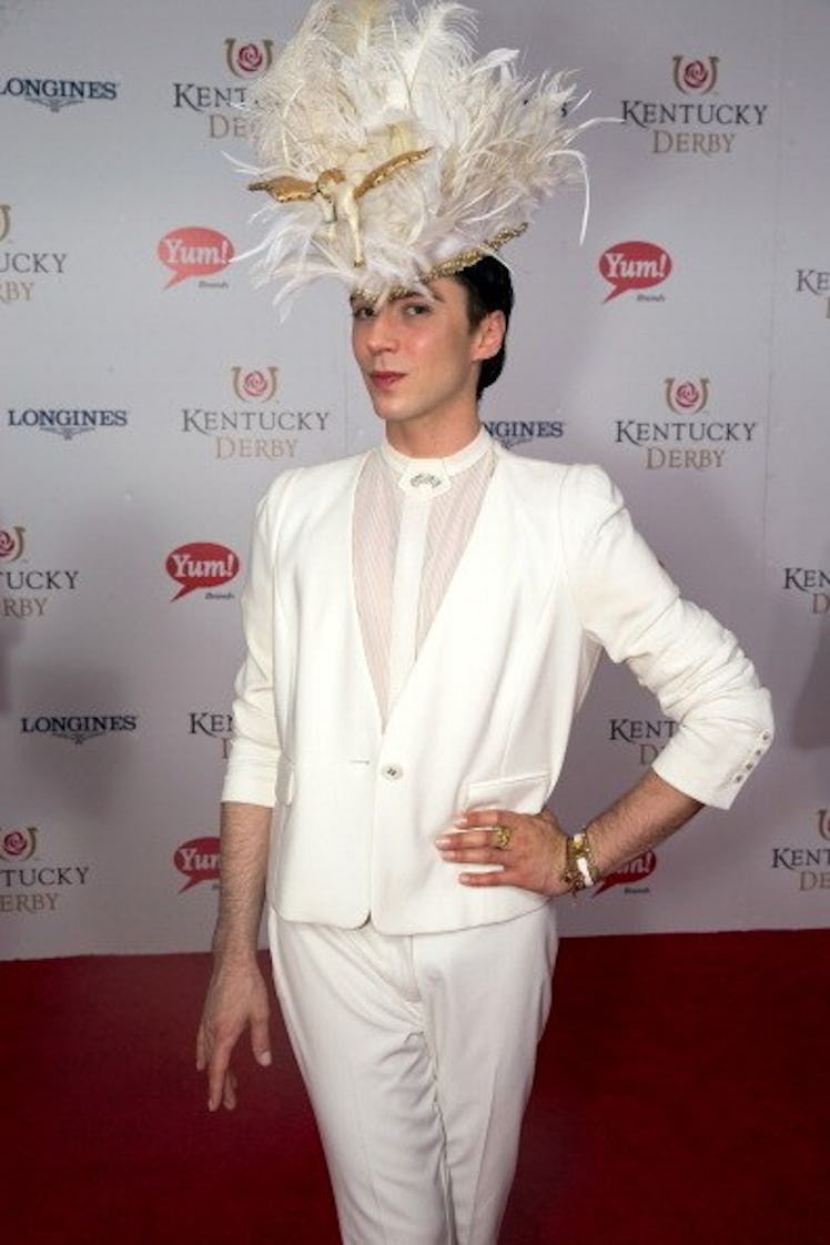 Johnny Weir in a white suit and large feather hat at the Kentucky Derby in 2014.