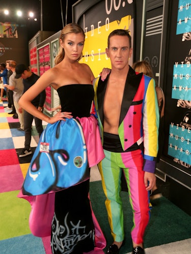 Stella Maxwell and Jeremy Scott in matching ensembles at the 2015 MTV Video Music Awards