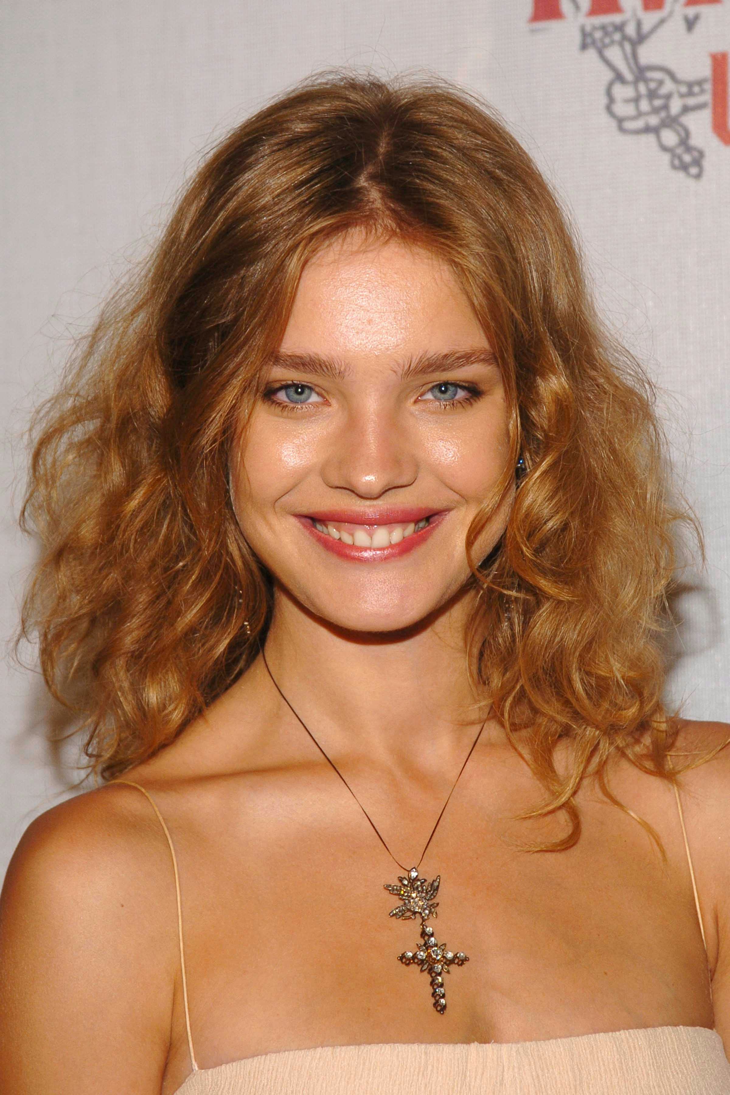 Supermodel Natalia Vodianova Makes Messy Hair and No Makeup Look Flawless  on the Red Carpet