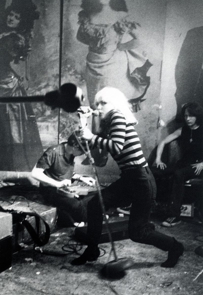 After Hours Pictures of Patti Smith, Blondie, and the Ramones Like You've  Never Seen Them Before