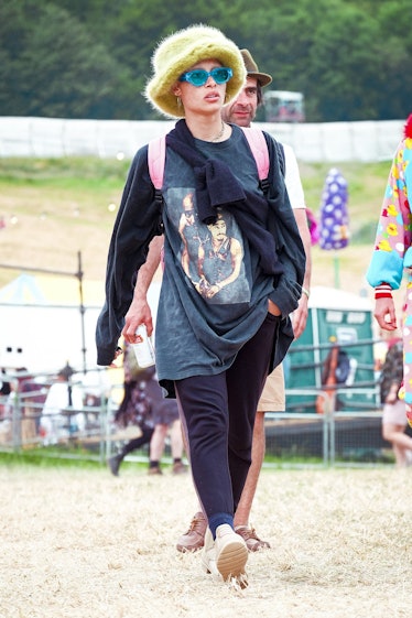 Glastonbury Festival Style Is All About a Flower Crown, Wellies, and ...