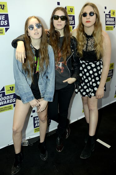 The Haim Sisters Have Perfected Laid Back 70s Style on Stage and on The Haim Sisters Have Perfected Laid Back 70s Style on Stage and on