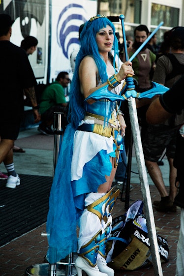 A woman wearing the costume of Umi Ryuuzaki at the 2017 Comic-Con International