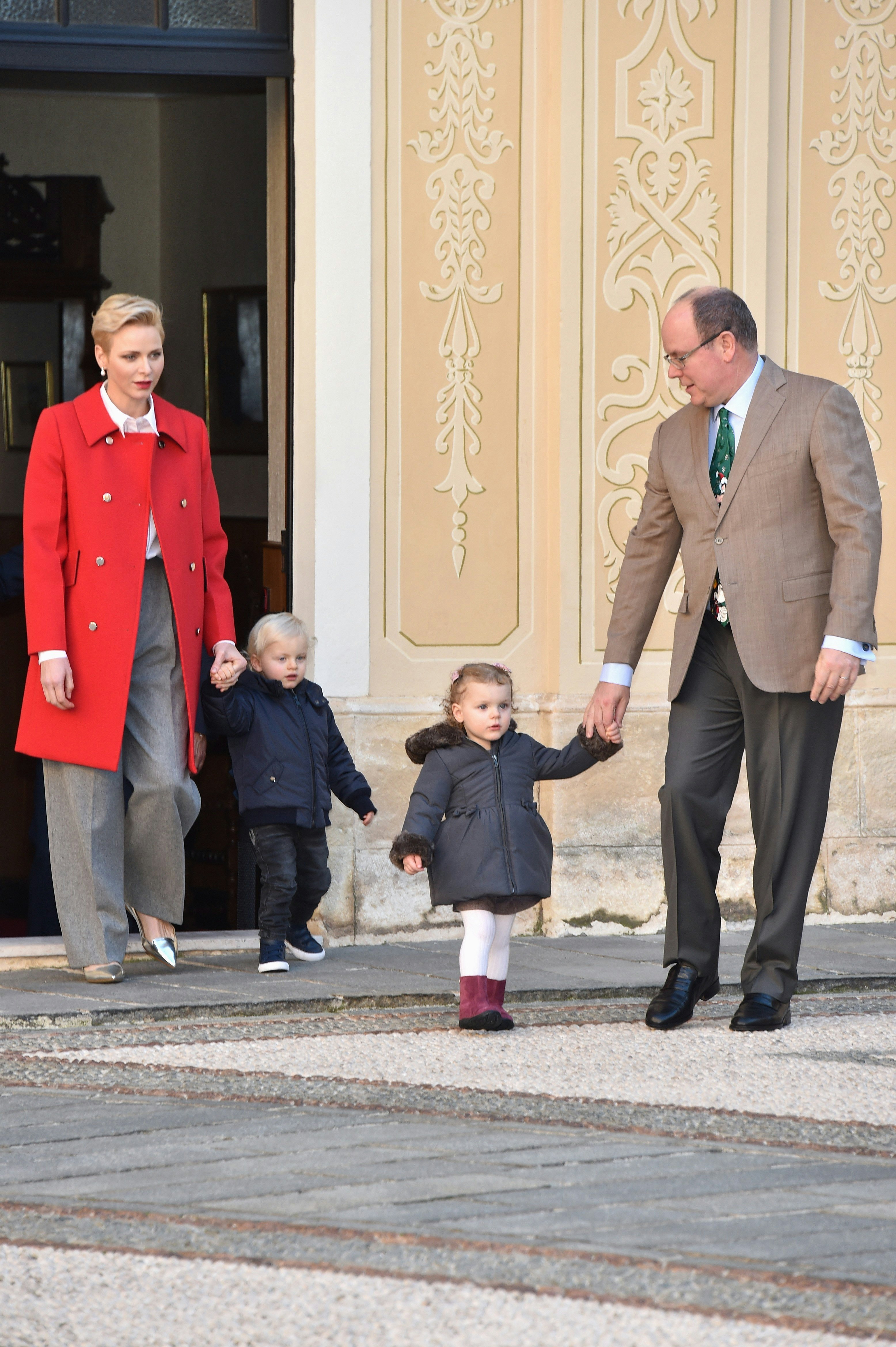 Have Kate Middleton, Prince George, and Princess Charlotte Actually Been  Camping Out in a Park All Week?