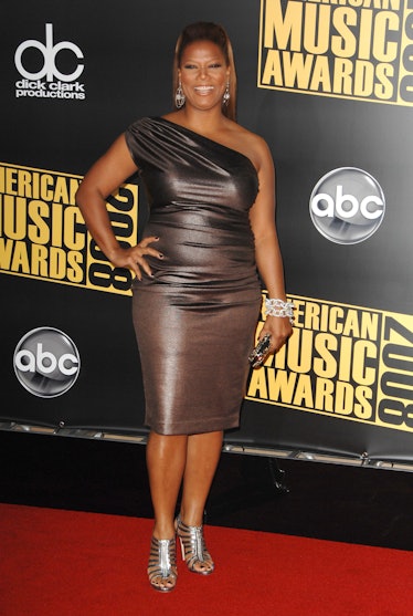 Queen Latifah wearing a one-shoulder brown dress at the 2008 American Music Awards