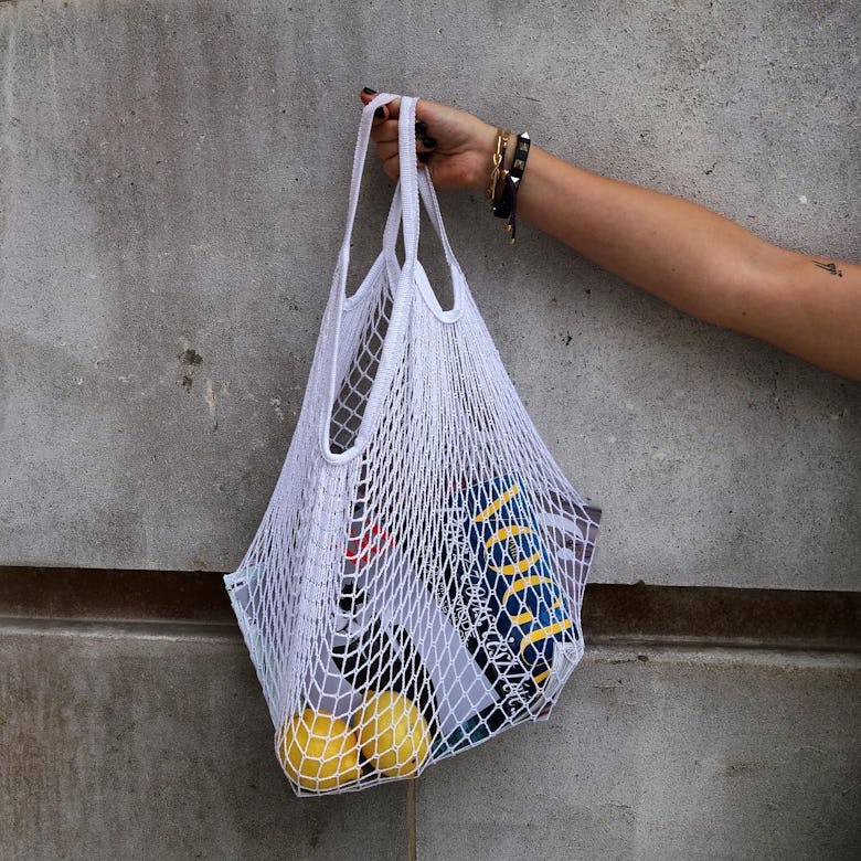 21 Ways to Style Your Net Bag, the Affordable Instagram Trend It Girls ...