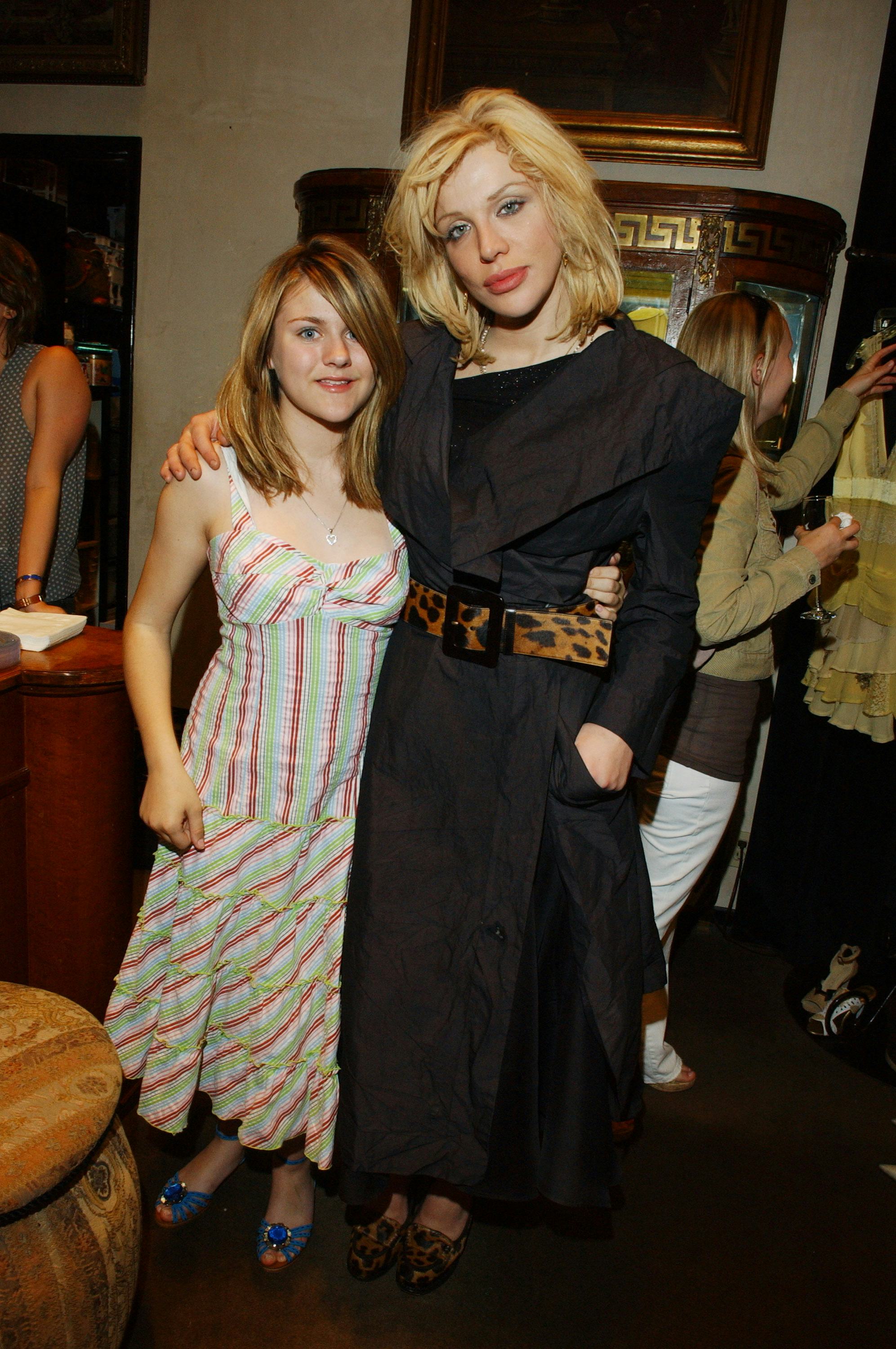 See Courtney Love and Frances Bean Cobain's Best Mother-Daughter Red Carpet  Appearances, image size:780x1174