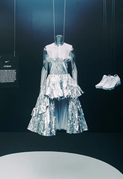 lorde silver dress Lorde VMA MTV Awards Performance 2017