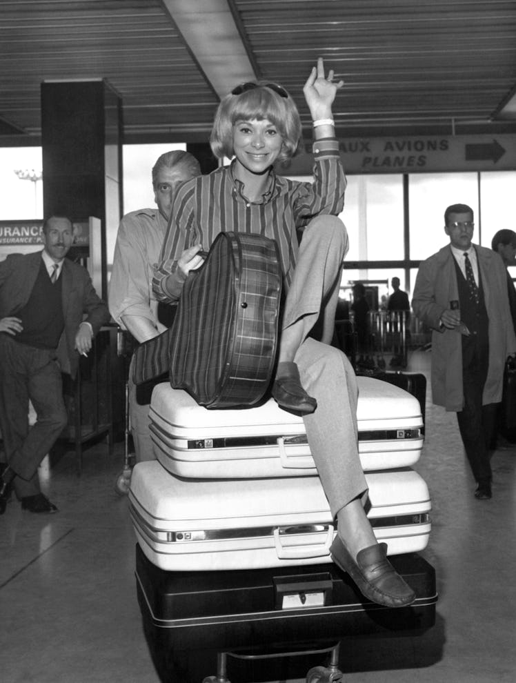 Mireille Darc A L'Aeroport D'Orly