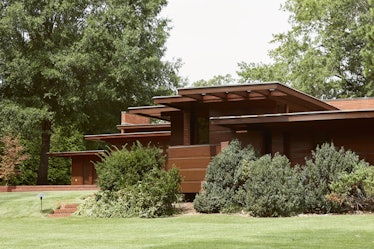 An outside view of Frank Lloyd Wright’s Stunning Rosenbaum House with its front yard 