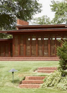 An outside view of Frank Lloyd Wright’s Stunning Rosenbaum House with its front yard 