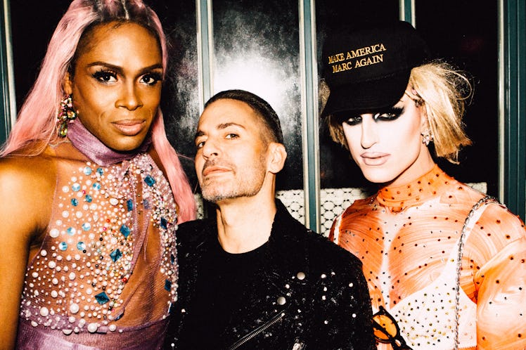 Marc Jacobs posing with two drag queens at the Marc Jacobs and RuPaul’s Drag Ball