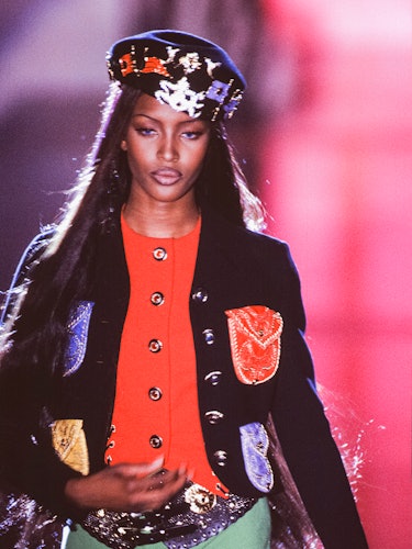 Versace Reunited Your Favorite ’90s Supermodels for a Bold Tribute to ...