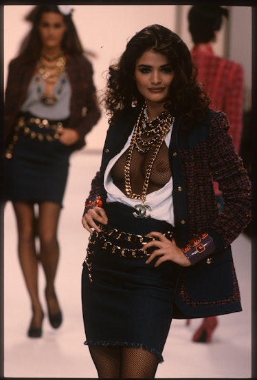Chanel in the '90s: The Best Supermodel Runway Moments, Including Kate  Moss, Cindy Crawford, And More