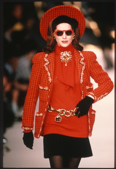Chanel in the '90s: The Best Supermodel Runway Moments, Including Kate  Moss, Cindy Crawford, And More