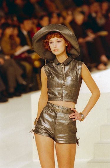 Chanel Evokes '90s Supermodel Era With Upbeat Spring Fashion Show – WWD