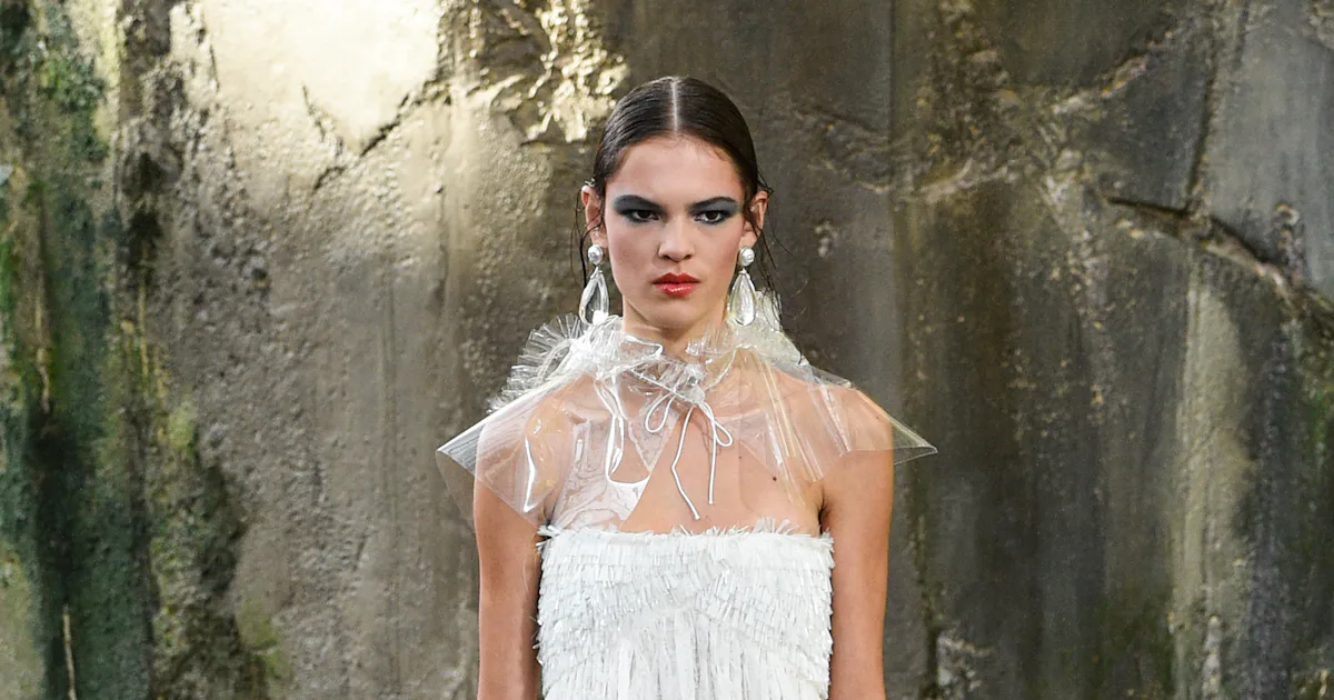 Paris Fashion Week Spring 2018: See the Best Looks Straight From the Runway Paris Fashion Week Spring 2018: See the Best Looks Straight From the Runway
