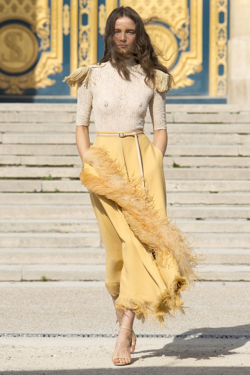 FEATHER NINA RICCI.jpg