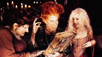 HOCUS POCUS, from left: Kathy Najimy, Bette Midler, Sarah Jessica Parker, 1993, © Buena Vista/courte