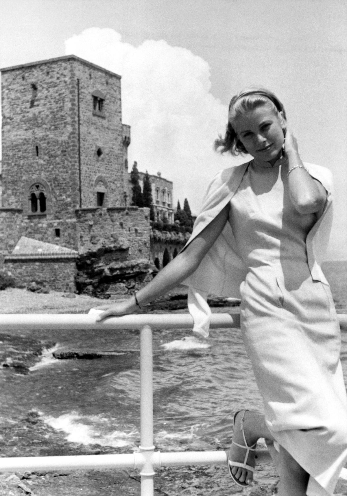 See Stunning Vintage Photos Of Grace Kelly On Set And Off See Stunning Vintage Photos Of Grace Kelly On Set And Off