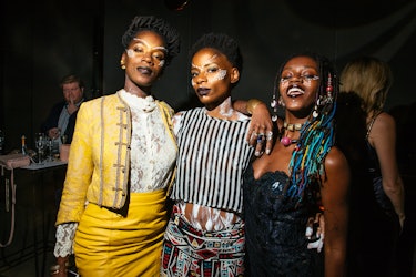 The Haim Sisters Attend the Louis Vuitton Show at Paris Fashion Week – WWD