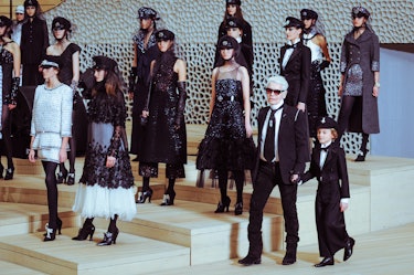 Karl Lagerfeld – The Man Who Revived a Sleeping Beauty – Signé