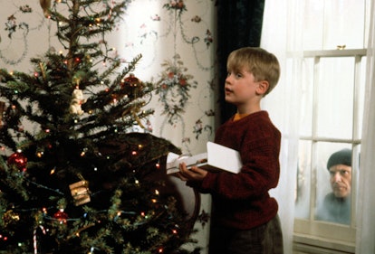 HOME ALONE, Macaulay Culkin, Joe Pesci, 1990. TM and Copyright (c) 20th Century Fox Film Corp. All r