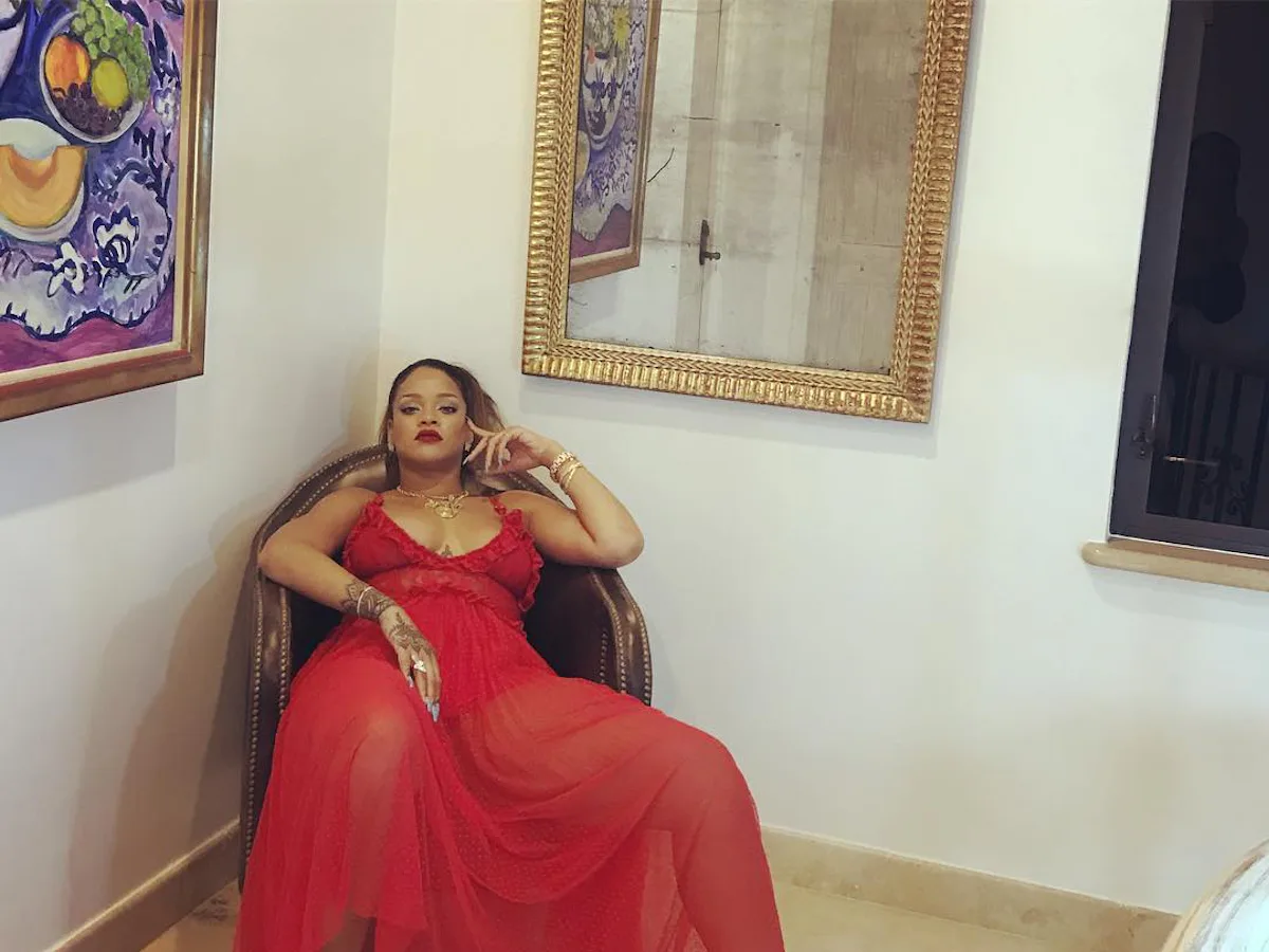 Rihanna Didn't Let Being Sick on Christmas Stop Her From Looking Festive Rihanna Didn't Let Being Sick on Christmas Stop Her From Looking Festive