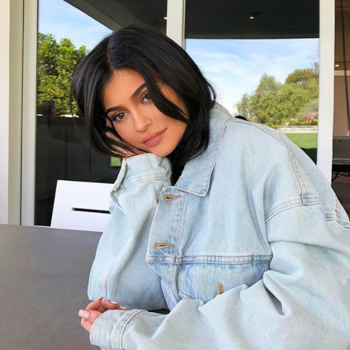Kylie Jenner Is Keeping Her Pregnancy A Secret Because She S Lived Her Life Publicly
