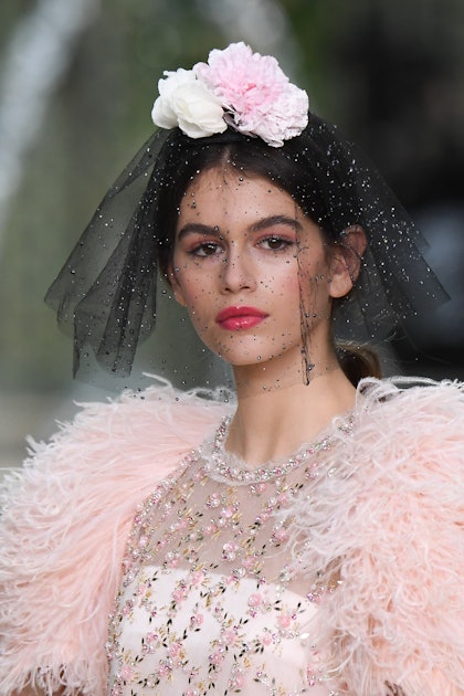 The Chanel Métiers d'Art Runway Was a Study in Easy Holiday Makeup