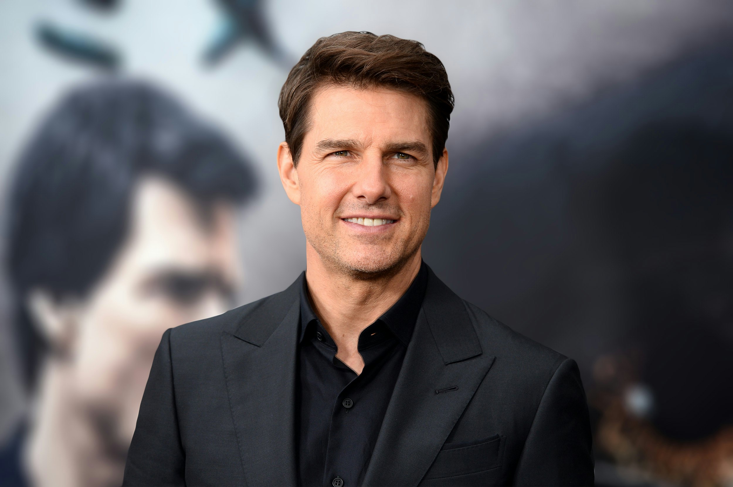Best Tom Cruise Hairstyle Looks