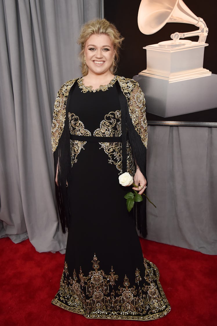 Kelly Clarkson in a black-gold gown at the Grammys 2018