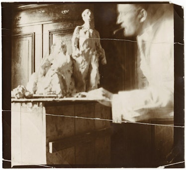 Edvard Munch med utkast til Nasjonalmonument