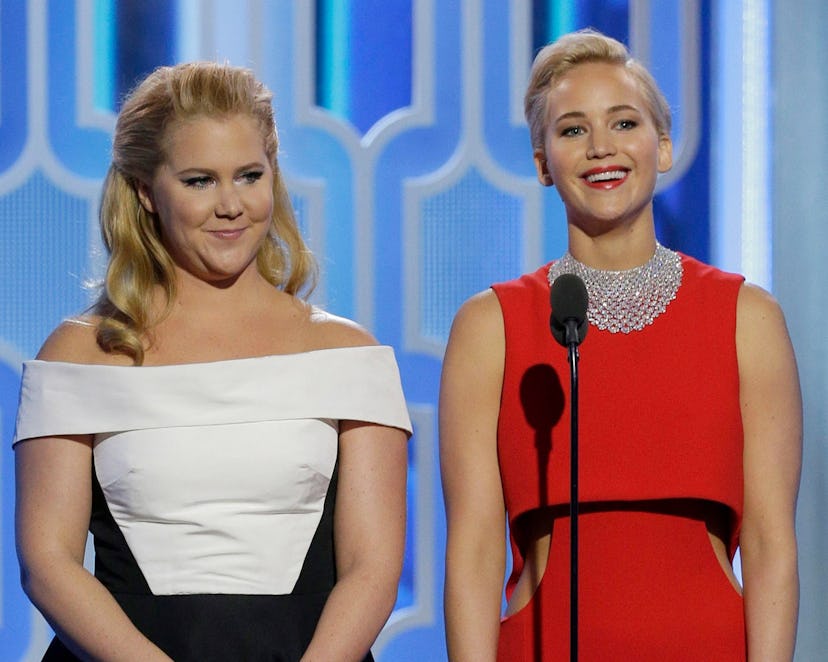 jennifer-lawrence-sobbing-at-amy-schumers-wedding.jpg