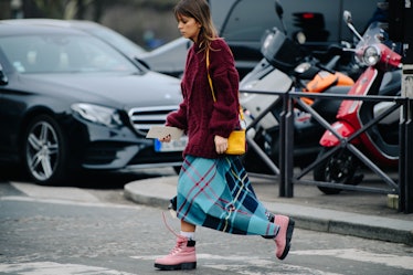 Paris Fashion Week’s Street Style Stars Are Politely Ignoring the City ...