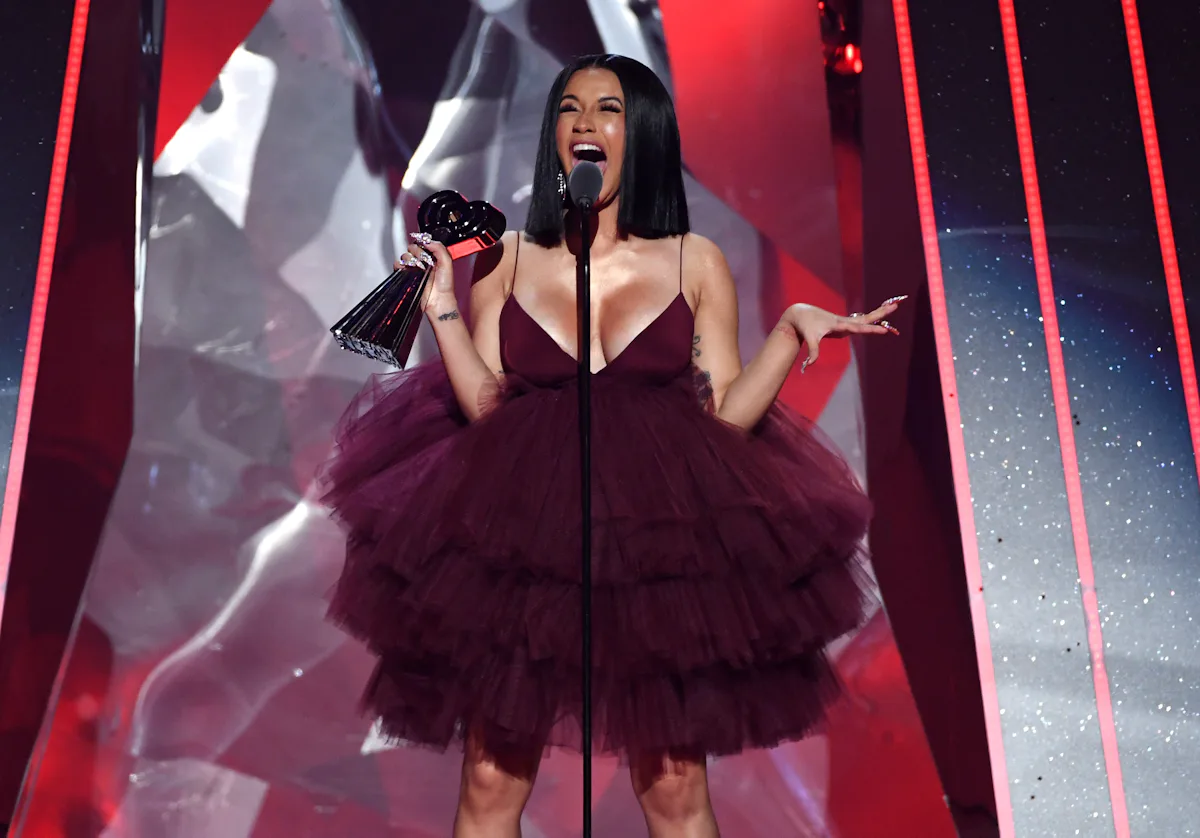 Cardi B Thanks All Her Haters After Winning Best New Artist At The Iheartradio Awards Iheart Radio Awards 2022 Cardi B