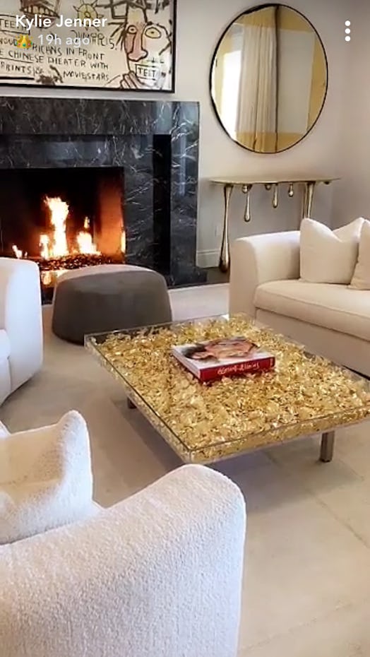 kylie-jenner-living-room.PNG