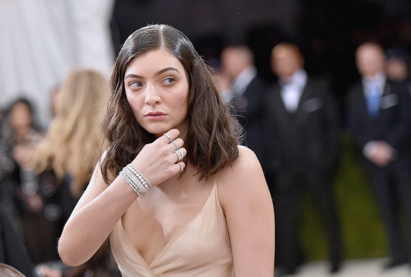 lorde-bath-tub-whitney-houston-lead.jpg
