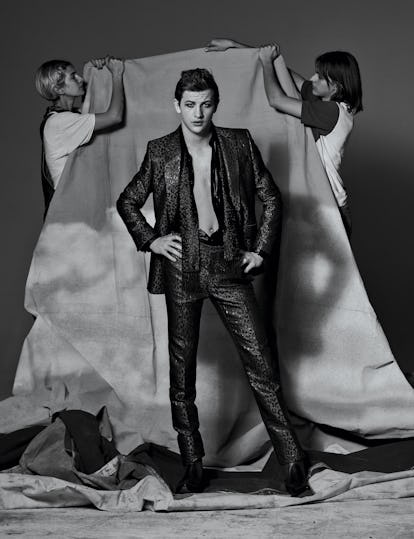 People Are Speculating That Tye Sheridan's Leg On The Ready Player One Poster Was Photoshopped